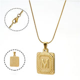 イニシャル ネックレス ゴールド 通販 ペンダント イニシャルネックレス プレートネックレス アルファベット チャーム スネークチェーン レディース 重ね付け ステンレス つけっぱなし