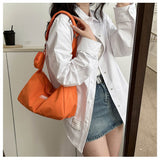 ショルダーバッグ 小銭入れ付き 通販 ショルダーバック ショルダー 肩掛け 斜めかけ ななめかけ お財布付き 小物入れ付き 大容量 ナイロン 軽量 軽い ファスナー 撥水 収納 大きめ 通勤