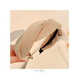 カチューシャ 大人 通販 ヘアアクセサリー 太め シンプル レディース おしゃれ ヘアバンド 幅広 ツイスト 白髪隠し 無地 カジュアル かわいい 女性 ヘアアクセ 可愛い オシャレ