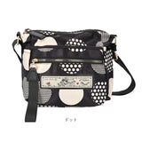 lyre ライル バッグ ショルダーバッグ G2248 通販 ショルダーバック ショルダー 肩掛け 斜めかけ ななめかけ 軽量 軽い ナイロン 撥水 自立 マチ広 ファスナー付き レディース リタちゃん