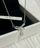 ネックレス レディース シルバー シンプル 通販 ペンダント 首飾り ジュエリー アクセサリー しずく 雫 大人 かわいい おしゃれ 可愛い オシャレ 女性 リボンティアドロップネックレス