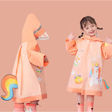 キッズ レインコート 子ども 通販 子供 レインウェア 男の子 女の子 リュック対応 ボタン 雨具 カッパ かっぱ 合羽 子供用 持ち運び 旅行 アウトドア 通園 通学 自転車 フード付き 可愛い