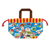 お弁当袋 キャラクター 通販 幼稚園 子供 保育園 子ども 弁当袋 巾着 ランチバッグ かわいい 女の子 男の子 遠足 運動会 お弁当 ディズニー プリンセス カーズ トイストーリー サンリオ キティ ジブリ トトロ ドラえもん すみっコ ランチ巾着 SKATER スケーター KB7